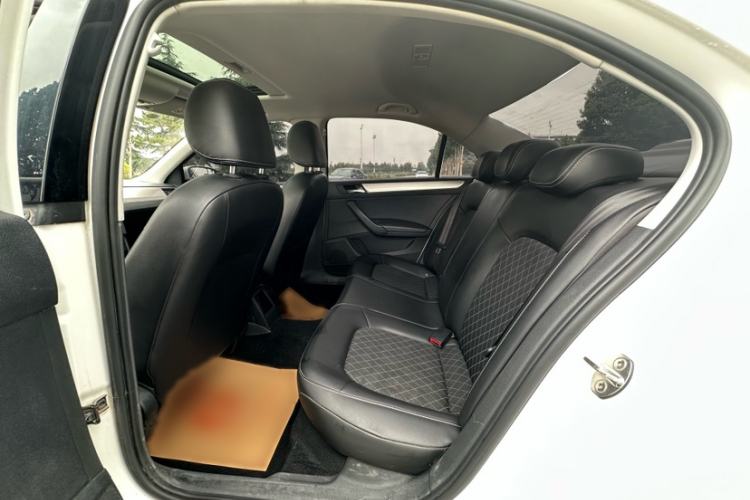 Used Skoda Rapid 2019 1.5L Automatic Comfort Edition China VI Standard Interior 3