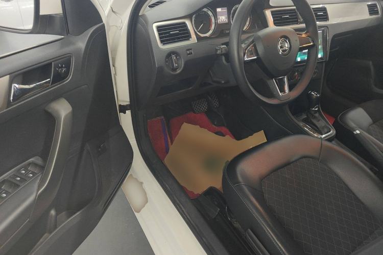 Used Skoda Rapid 2019 1.5L Automatic Comfort Edition China VI Standard Interior 3