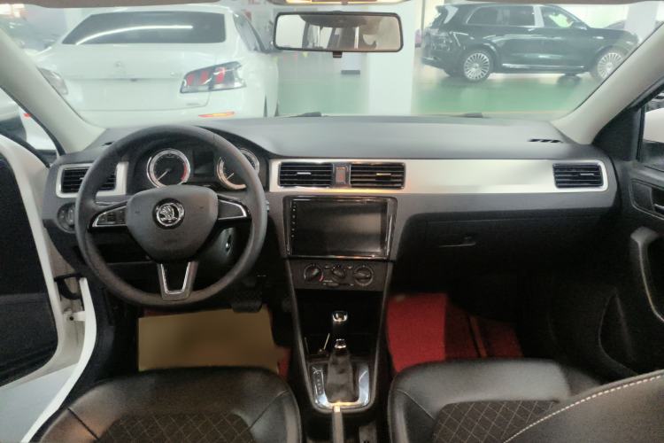 Used Skoda Rapid 2019 1.5L Automatic Comfort Edition China VI Standard Interior 3