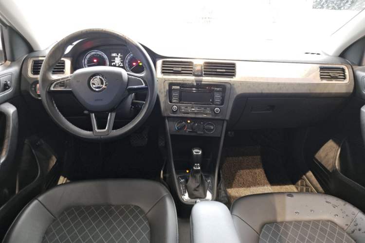 Used Skoda Rapid 2019 1.5L Automatic Comfort Edition China VI Standard Interior 3