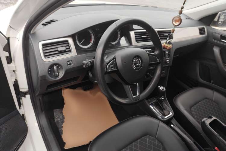 Used Skoda Rapid 2019 1.5L Automatic Comfort Edition China VI Standard Interior 3