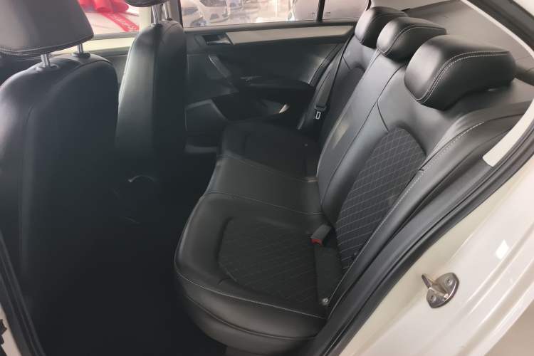 Used Skoda Rapid 2019 1.5L Automatic Comfort Edition China VI Standard Interior 4