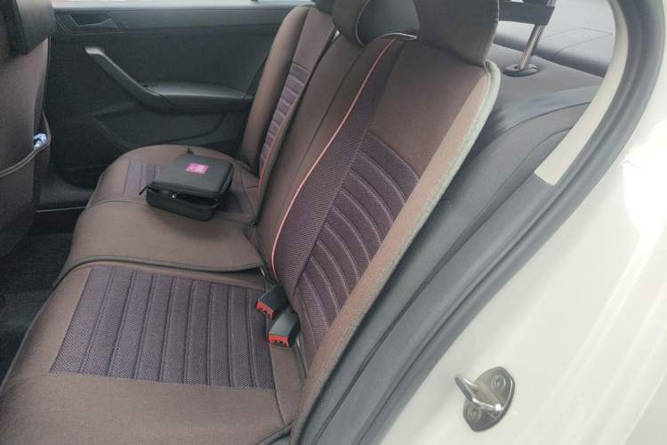 Used Skoda Rapid 2019 1.5L Automatic Standard Edition Interior 4