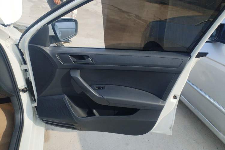 Used Skoda Rapid 2019 Revised Version 1.5L Automatic Standard Edition China VI Interior 5