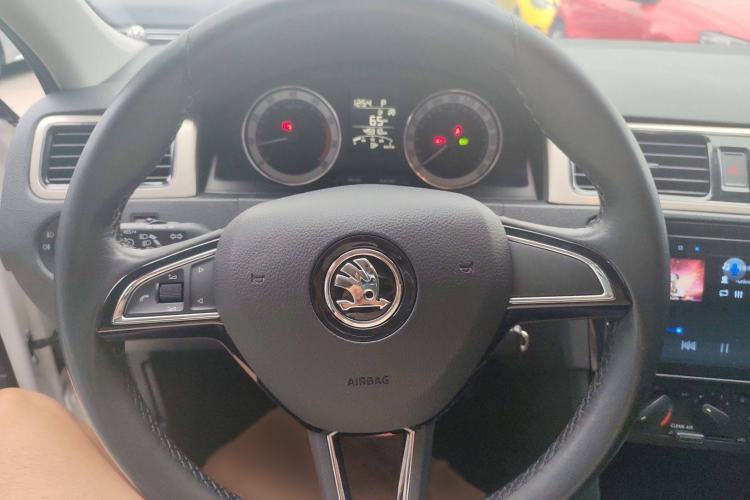Used Skoda Rapid 2019 1.5L Automatic Comfort Edition China VI Standard Interior 6
