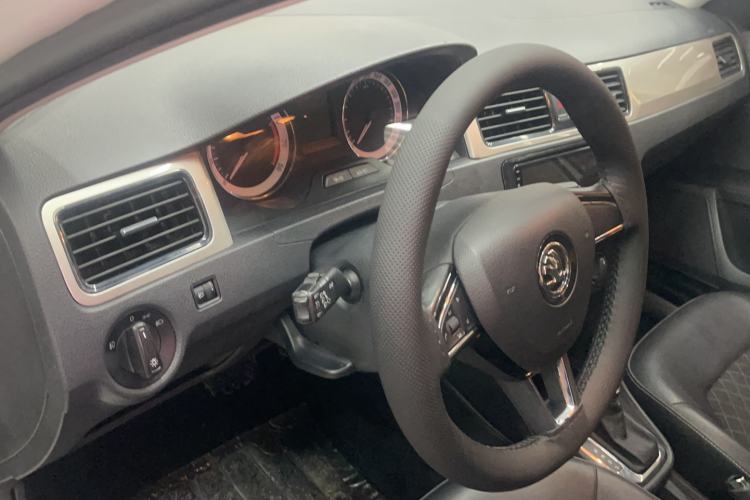 Used Skoda Rapid 2019 1.5L Automatic Comfort Edition China VI Standard Interior 7