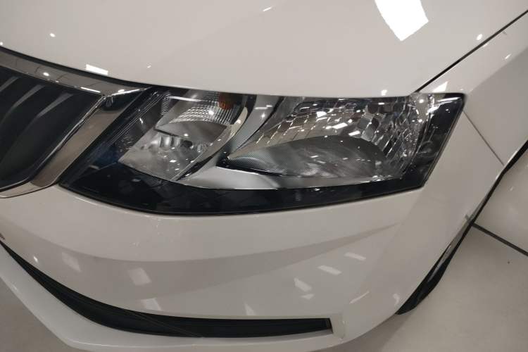 Used Skoda Rapid 2019 1.5L Automatic Standard Edition Left Front Headlight