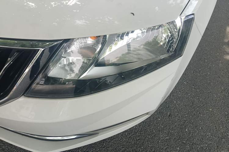 Used Skoda Rapid 2019 1.5L Automatic Comfort Edition China VI Standard Left Front Headlight