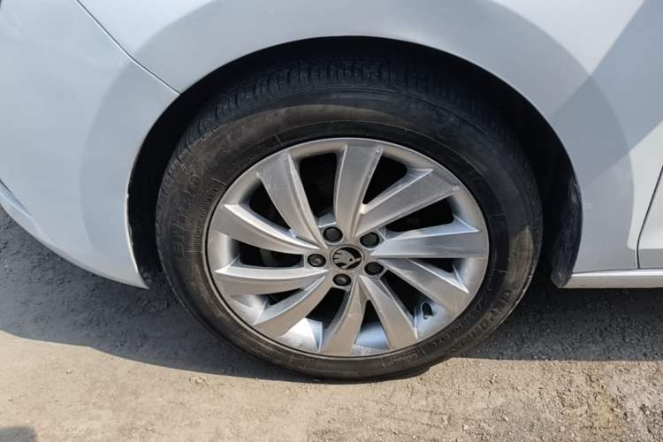 Used Skoda Rapid 2019 1.5L Automatic Comfort Edition China VI Standard Left Front Wheel Hub
