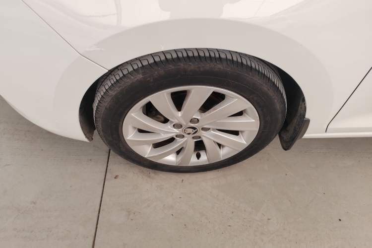 Used Skoda Rapid 2019 1.5L Automatic Comfort Edition China VI Standard Left Front Wheel Hub