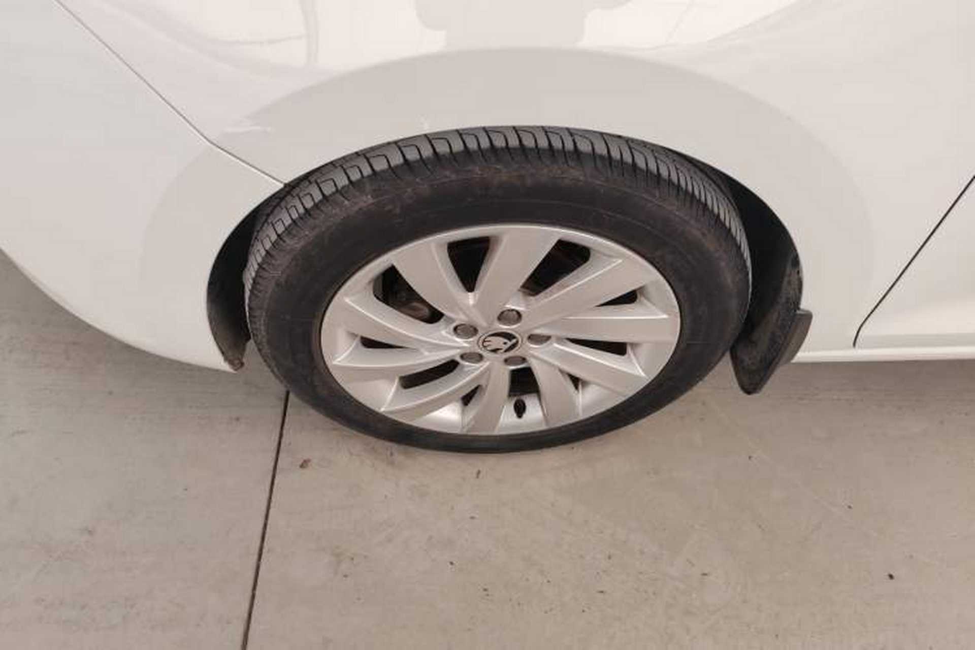 Used Skoda Rapid 2019 1.5L Automatic Comfort Edition China VI Standard Left Front Wheel Hub