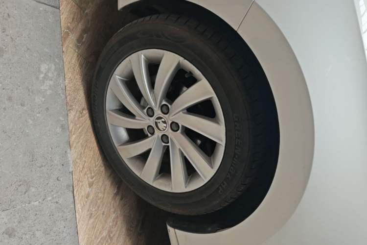 Used Skoda Rapid 2019 1.5L Manual Comfort Edition China VI Standard Left Front Wheel Hub
