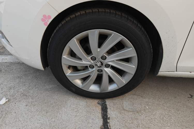Used Skoda Rapid 2019 1.5L Automatic Comfort Edition China VI Standard Left Front Wheel Hub