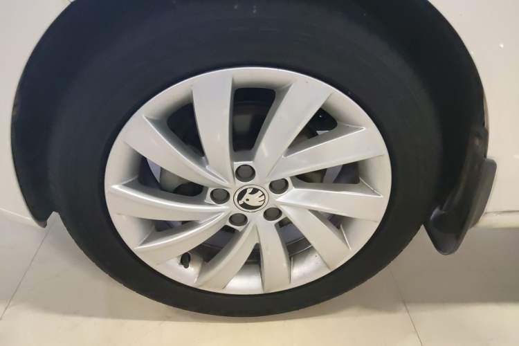 Used Skoda Rapid 2019 1.5L Automatic Comfort Edition China V Standard Left Front Wheel Hub