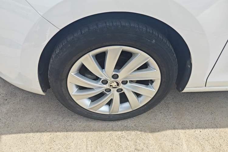 Used Skoda Rapid 2019 1.5L Automatic Comfort Edition China V Standard Left Front Wheel Hub