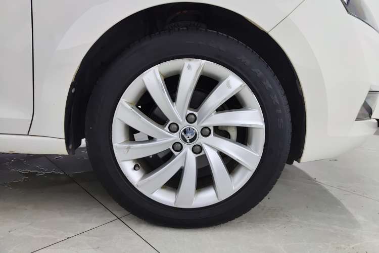 Used Skoda Rapid 2019 1.5L Automatic Comfort Edition China VI Standard Left Front Wheel Hub