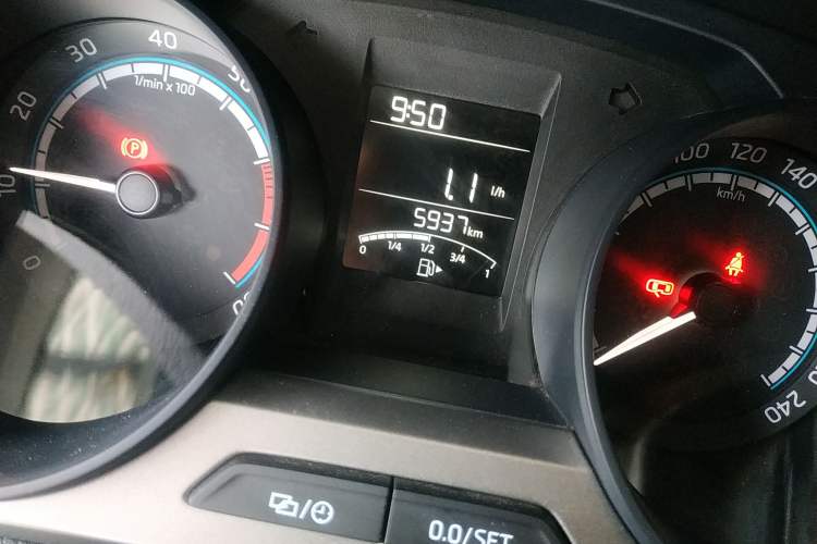 Used Skoda Rapid 2019 Revised Version 1.5L Manual Standard Edition China VI Odometer Close Up