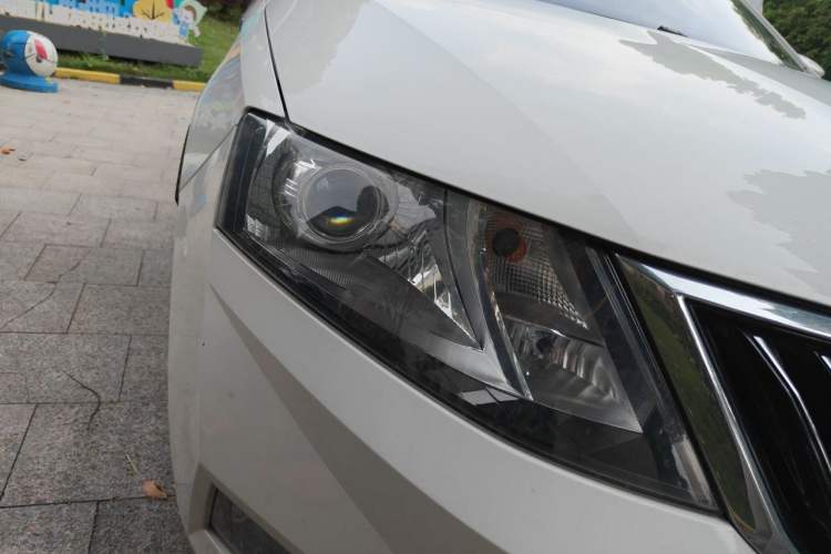 Used Skoda Rapid 2019 1.5L Automatic Comfort Edition China V Standard Right Front Headlight