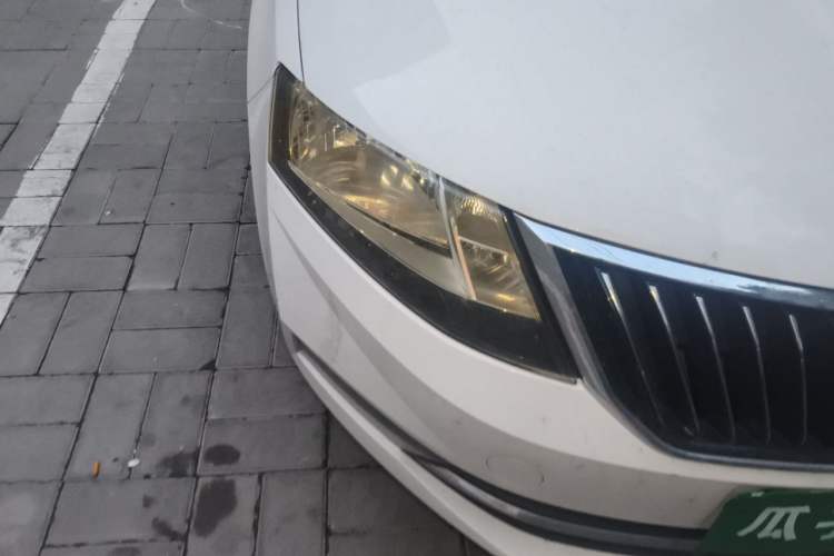 Used Skoda Rapid 2019 1.5L Automatic Comfort Edition China VI Standard Right Front Headlight