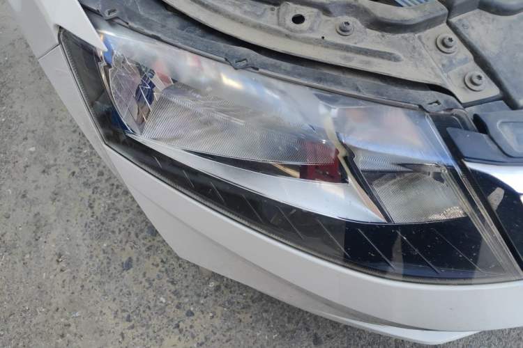 Used Skoda Rapid 2019 1.5L Manual Comfort Edition China VI Standard Right Front Headlight
