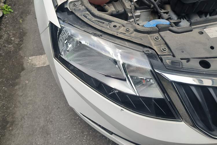 Used Skoda Rapid 2019 1.5L Automatic Standard Edition Right Front Headlight