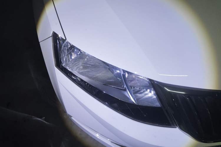 Used Skoda Rapid 2019 1.5L Automatic Comfort Edition China VI Standard Right Front Headlight