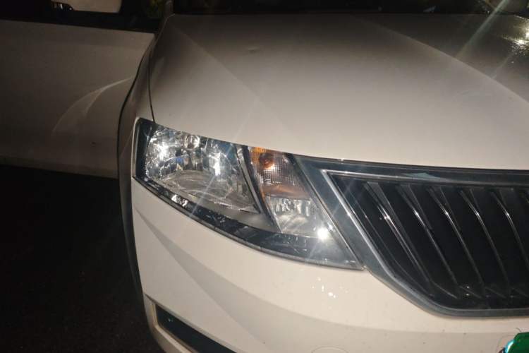 Used Skoda Rapid 2019 1.5L Manual Comfort Edition China VI Standard Right Front Headlight