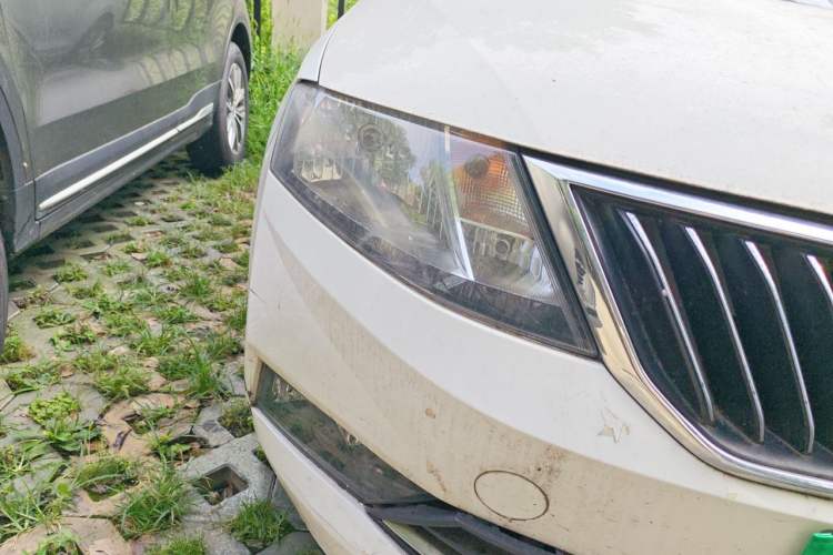 Used Skoda Rapid 2019 1.5L Automatic Comfort Edition China VI Standard Right Front Headlight