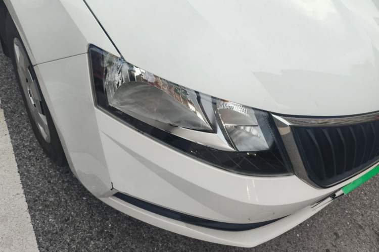 Used Skoda Rapid 2019 1.5L Manual Standard Edition Right Front Headlight