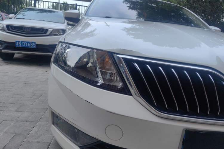 Used Skoda Rapid 2019 1.5L Automatic Comfort Edition China VI Standard Right Front Headlight