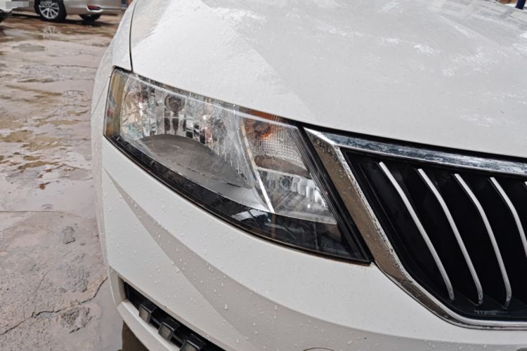 Used Skoda Rapid 2019 1.5L Manual Standard Edition Right Front Headlight