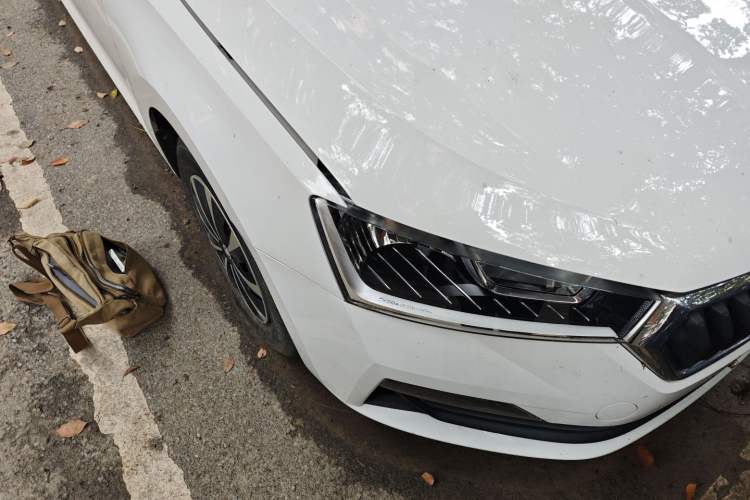 Used Skoda Rapid 2019 1.5L Automatic Standard Edition Right Front Headlight