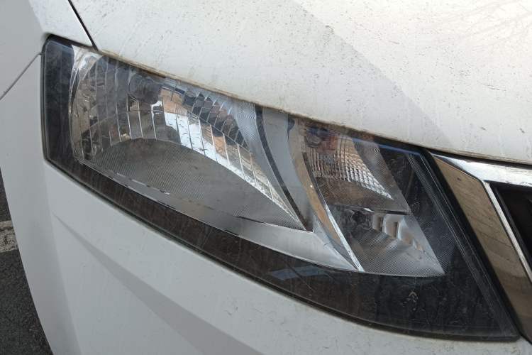 Used Skoda Rapid 2019 1.5L Manual Comfort Edition China VI Standard Right Front Headlight