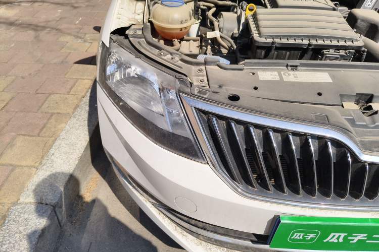 Used Skoda Rapid 2019 1.5L Automatic Comfort Edition China V Standard Right Front Headlight