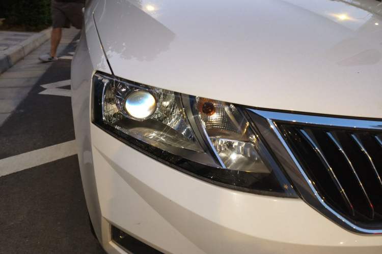 Used Skoda Rapid 2019 1.5L Manual Comfort Edition China V Standard Right Front Headlight