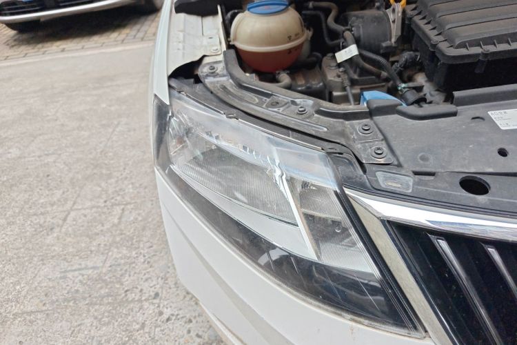 Used Skoda Rapid 2019 1.5L Manual Comfort Edition China VI Standard Right Front Headlight