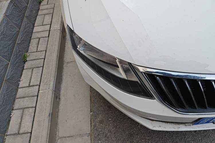 Used Skoda Rapid 2019 1.5L Manual Comfort Edition China VI Standard Right Front Headlight