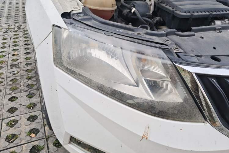 Used Skoda Rapid 2019 1.5L Automatic Comfort Edition China VI Standard Right Front Headlight
