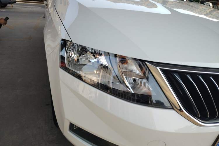 Used Skoda Rapid 2019 1.5L Automatic Comfort Edition China V Standard Right Front Headlight