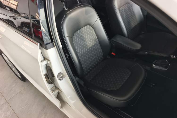 Used Skoda Rapid 2019 1.5L Automatic Comfort Edition China VI Standard Right Front Seat