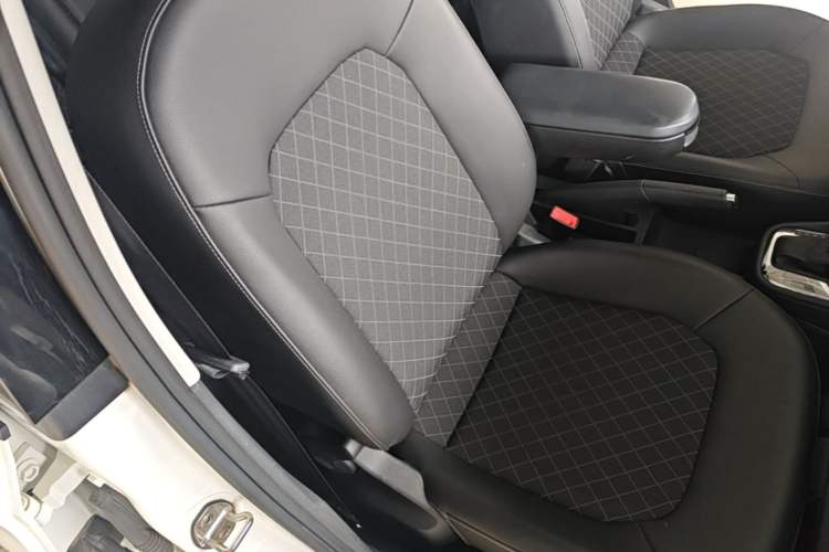 Used Skoda Rapid 2019 1.5L Automatic Comfort Edition China VI Standard Right Front Seat
