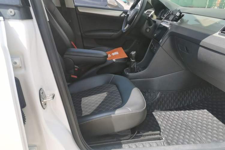 Used Skoda Rapid 2019 1.5L Manual Comfort Edition China VI Standard Right Front Seat