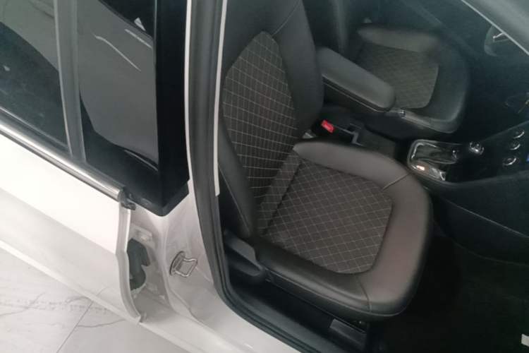 Used Skoda Rapid 2019 1.5L Automatic Comfort Edition China VI Standard Right Front Seat