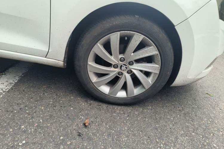Used Skoda Rapid 2019 1.5L Manual Comfort Edition China V Standard Right Front Wheel Hub