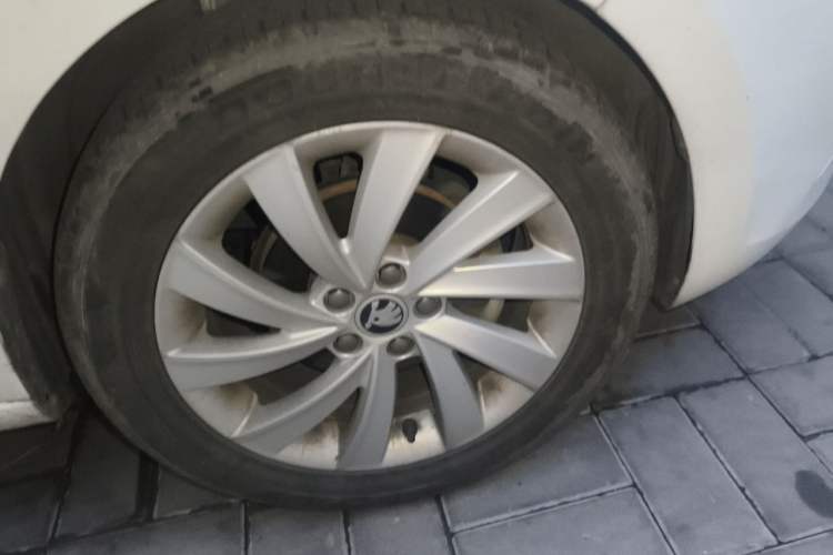 Used Skoda Rapid 2019 1.5L Automatic Comfort Edition China VI Standard Right Front Wheel Hub
