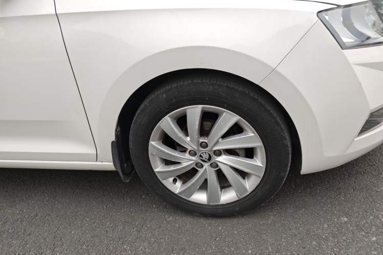 Used Skoda Rapid 2019 1.5L Automatic Comfort Edition China VI Standard Right Front Wheel Hub