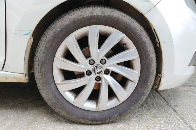 Used Skoda Rapid 2019 1.5L Automatic Comfort Edition China V Standard Right Front Wheel Hub