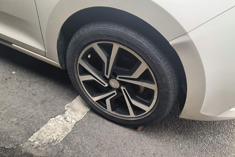 Used Skoda Rapid 2019 1.5L Automatic Standard Edition Right Front Wheel Hub