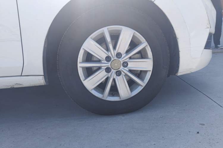 Used Skoda Rapid 2019 1.5L Automatic Standard Edition Right Front Wheel Hub