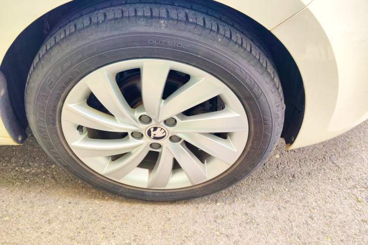 Used Skoda Rapid 2019 1.5L Automatic Comfort Edition China V Standard Right Front Wheel Hub